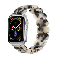 Bracelet Apple Watch en résine blanc tacheté noir, style chaîne élégante, pour femme.