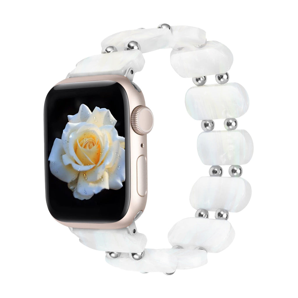 Bracelet Apple Watch femme en résine blanche translucide avec perles argentées style sauvage.