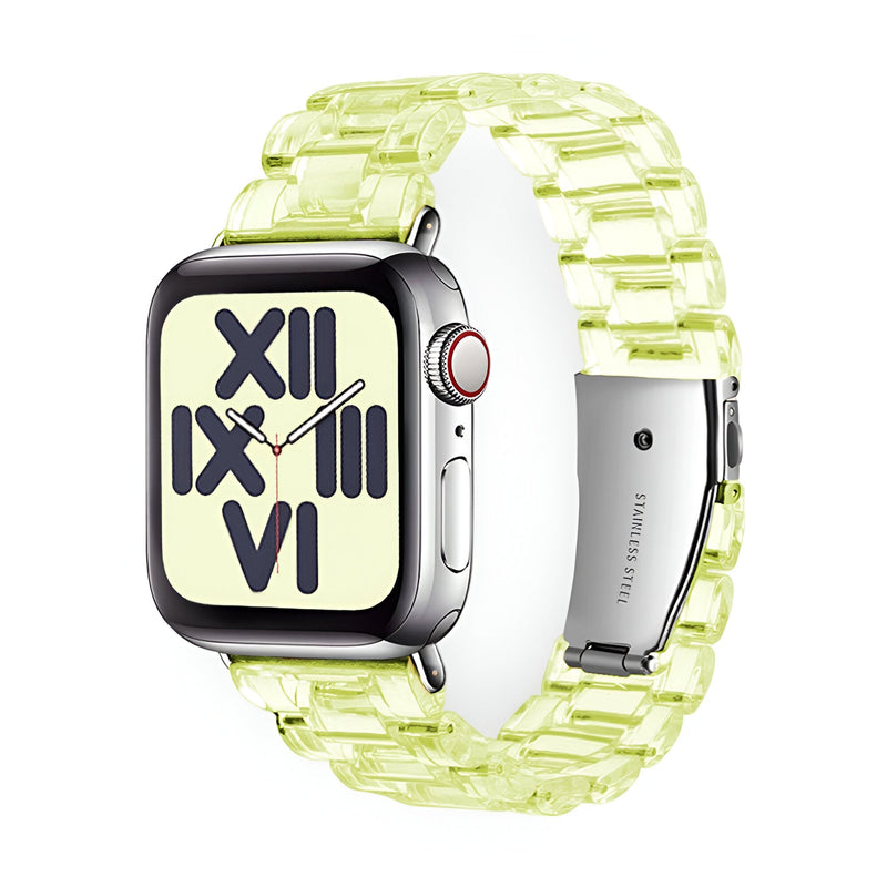 Bracelet Apple Watch en résine transparente jaune clair avec boucle argentée, style maillons larges.