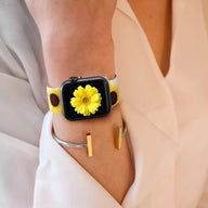 Bracelet Apple Watch en silicone blanc avec motifs jaunes et bruns, style floral, pour femme.