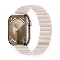 Bracelet Apple Watch en silicone beige clair lisse, style sport unisexe, modèle Bryn.