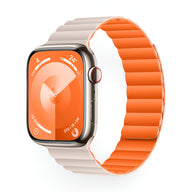Bracelet Apple Watch en silicone beige extérieur et orange intérieur, texture nervurée sportive, taille 38-42 mm.