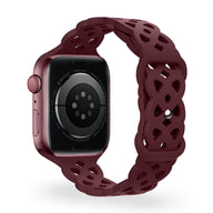 Bracelet Apple Watch en silicone bordeaux à motif ajouré entrelacé, modèle Astra.