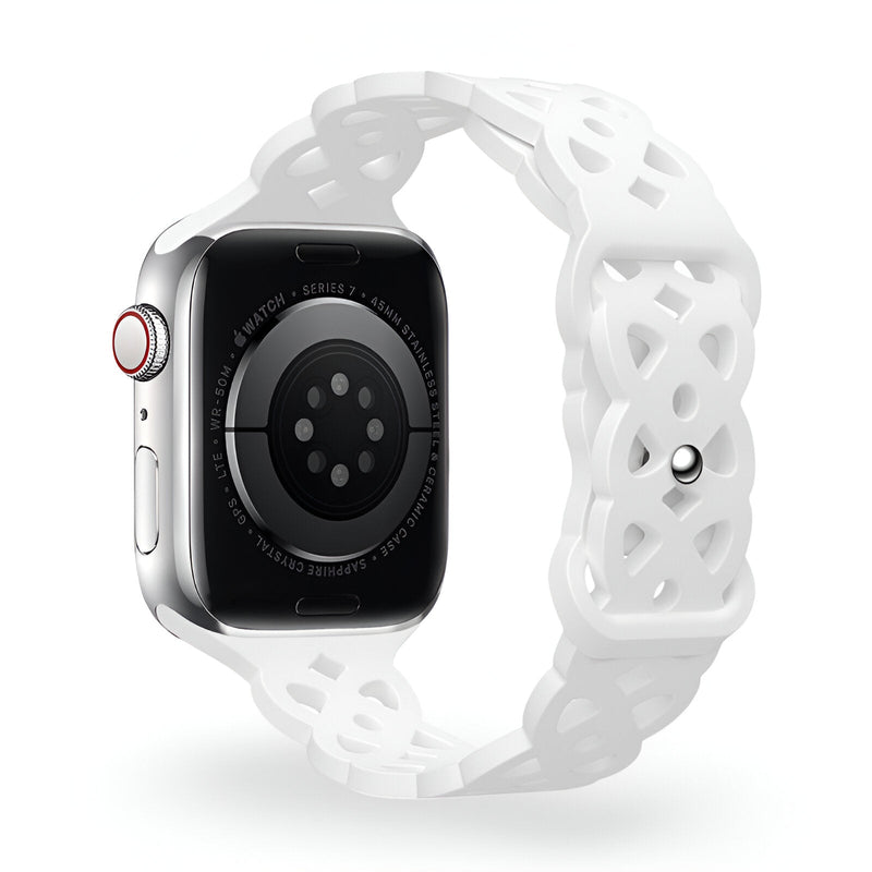 Bracelet Apple Watch en silicone blanc à motif ajouré style Astra, fermé par un orifice métallique.