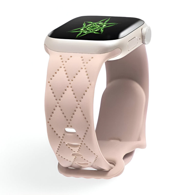 Bracelet Apple Watch en silicone beige clair à motif losanges perforés, modèle Caliope.