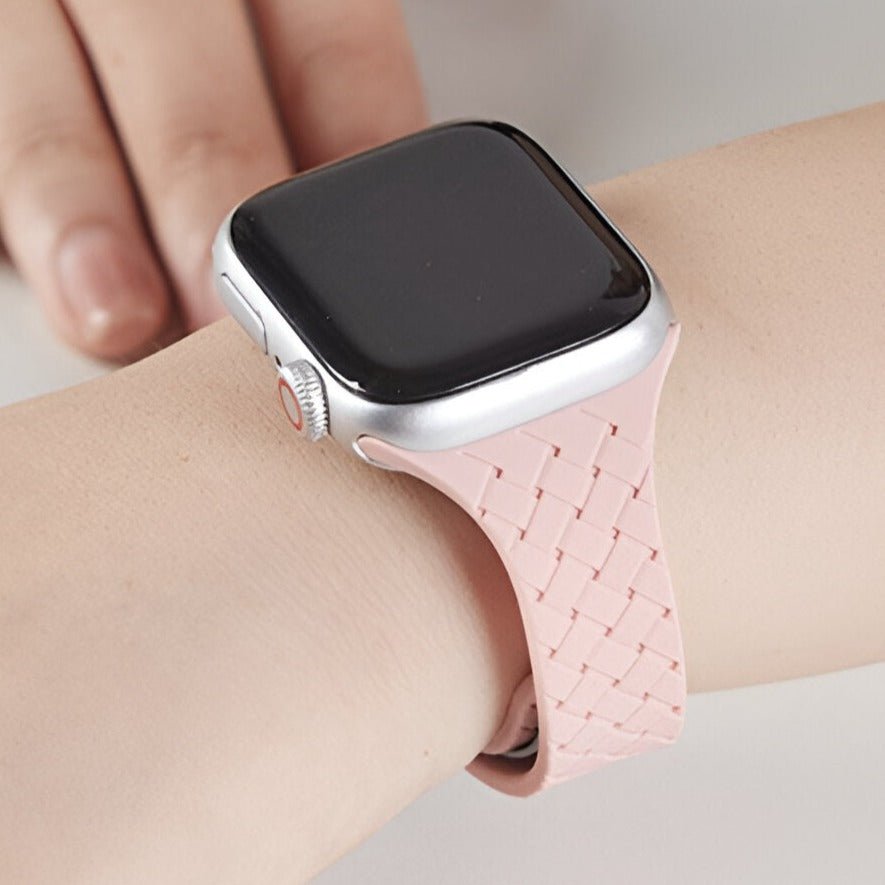 Bracelet Apple Watch silicone rose pâle effet tressé, modèle mixte Feryn, taille 38-42 mm.
