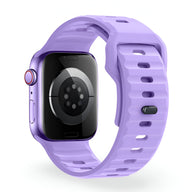 Bracelet Apple Watch silicone lavande modèle Kylix avec boucle ajustable et orifices larges.