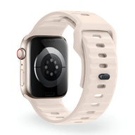 Bracelet Apple Watch en silicone beige clair avec fermeture à boucle ajustable, design unisexe.