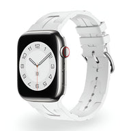 Bracelet Apple Watch en silicone blanc cassé, style épuré, boucle argentée ajustable, modèle Luxa.