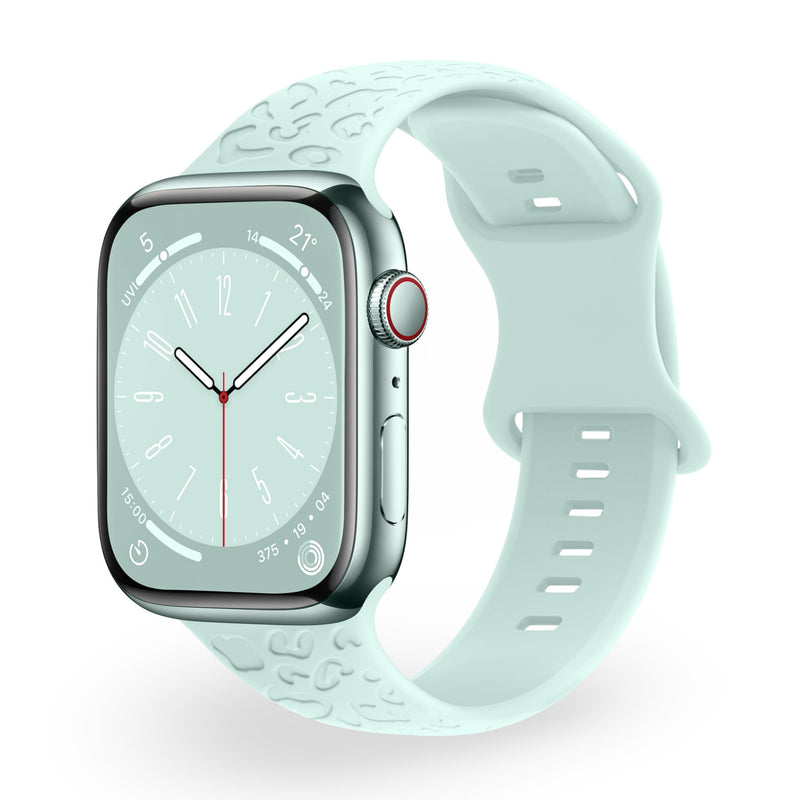 Bracelet Apple Watch silicone vert clair modèle Soria avec texture discrète et boucle ajourée.