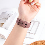 Bracelet Apple Watch en silicone lavande avec motif floral, taille ajustable, modèle Nexus.