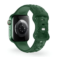 Bracelet Apple Watch en silicone vert foncé avec motif floral en relief, taille 38 à 42 mm.