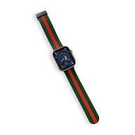 Bracelet Apple Watch Faelan en silicone vert avec bande rouge centrale et boucle noire.