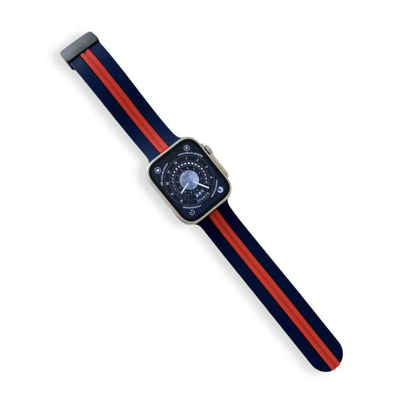 Bracelet en silicone bleu et rouge pour Apple Watch affichant cadran noir avec complications blanches.