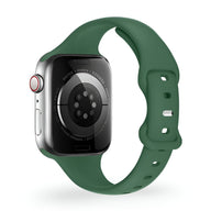 Bracelet Apple Watch silicone vert forêt pour femme, modèle Kairo, taille 38-42 mm.