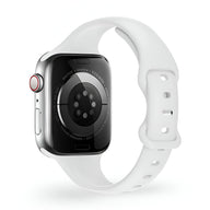 Bracelet Apple Watch en silicone blanc pour femme, modèle Kairo, boucle ajustable.