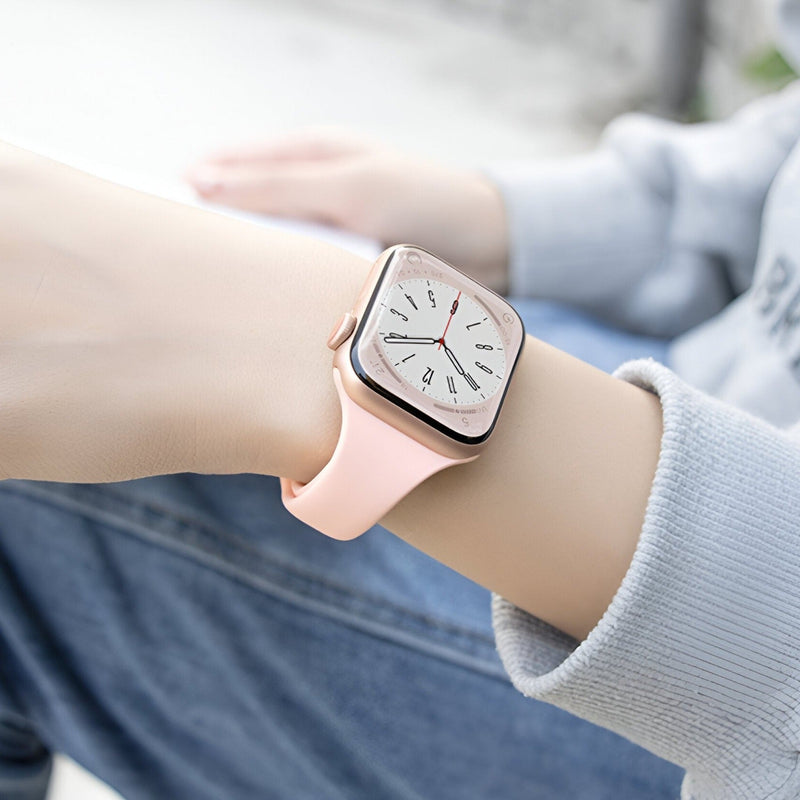 Bracelet Apple Watch en silicone rose saumon, ajustable, pour femme, modèle Kairo.