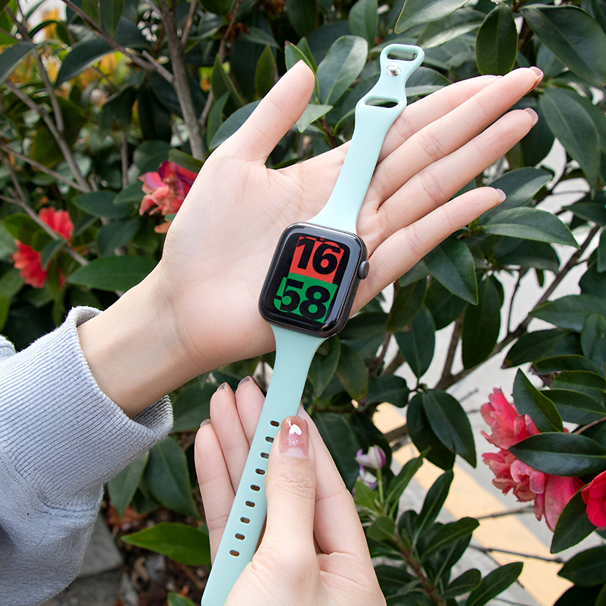 Bracelet Apple Watch Kairo en silicone menthe pour femme, réglable 38-42 mm.