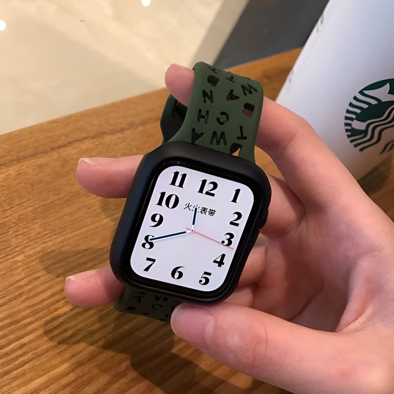 Bracelet Apple Watch femme en silicone vert foncé avec motifs noirs, modèle Rona, taille 38-42 mm.