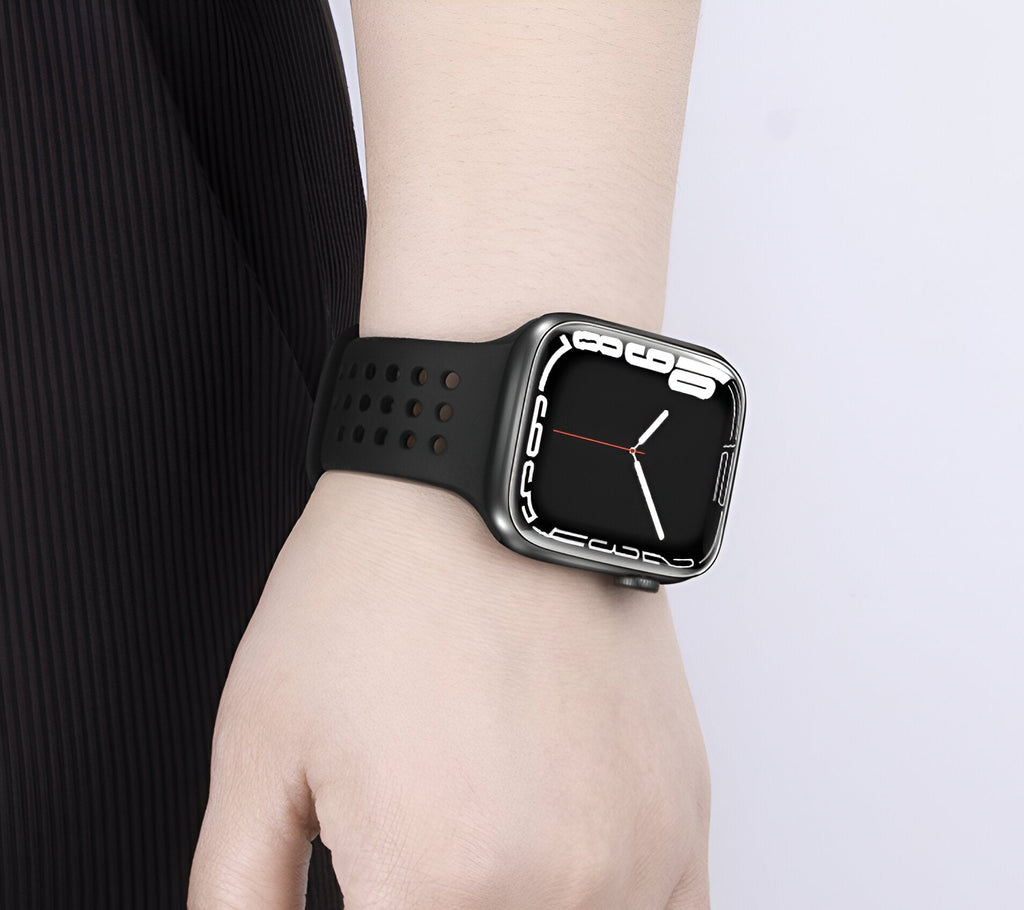 Bracelet Apple Watch Yara en silicone noir perforé, taille 38-42 mm, style sportif élégant.