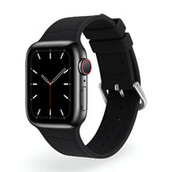 Bracelet Apple Watch en silicone noir, boucle argentée, design lisse et ajustable, modèle Zora pour femme.