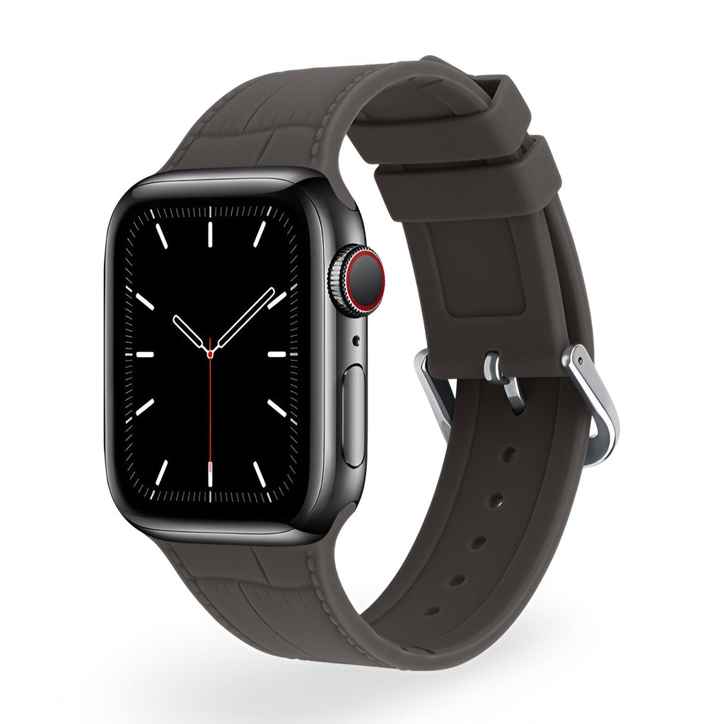 Bracelet Apple Watch en silicone marron avec texture lisse, boucle argentée, pour femme.