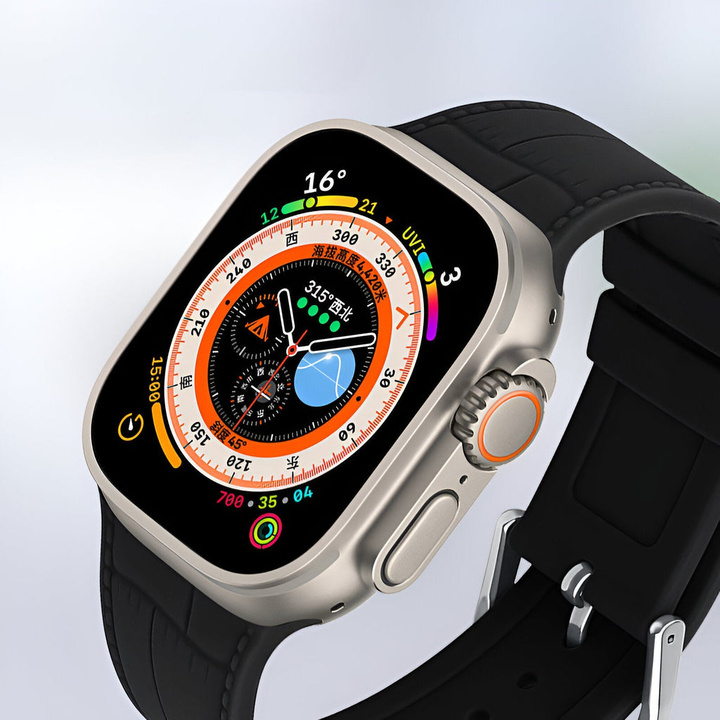 Bracelet Apple Watch silicone noir, modèle Zora, avec boucle argentée et détail orange sur la montre.