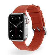 Bracelet Apple Watch en silicone orange, style texturé, boucle métallique brillante.