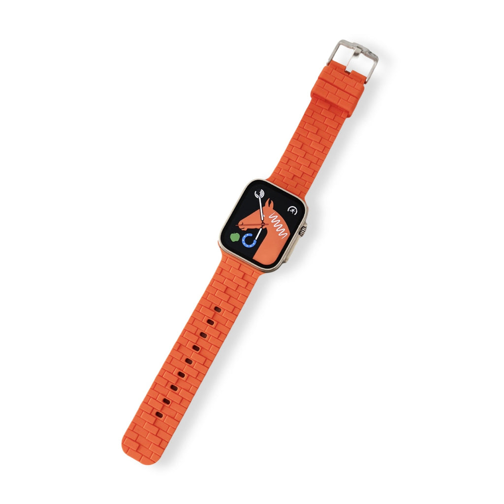 Bracelet Apple Watch en silicone orange style brique avec boucle argentée, taille adaptable.