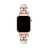 Bracelet Apple Watch rose en simili vegan avec perles blanches, style élégant pour femme.