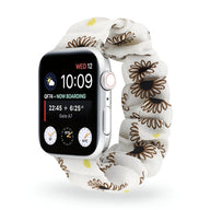 Bracelet Apple Watch en tissu élastique blanc avec motif floral marron clair élégant.
