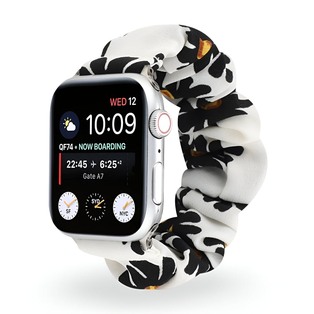 Bracelet Apple Watch en tissu élastique blanc à motif floral noir et orange, style scrunchie.