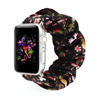 Bracelet pour Apple Watch en tissu élastique noir à motif floral rose et beige.