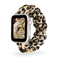 Bracelet élastique en tissu imprimé léopard beige et noir pour Apple Watch femme.
