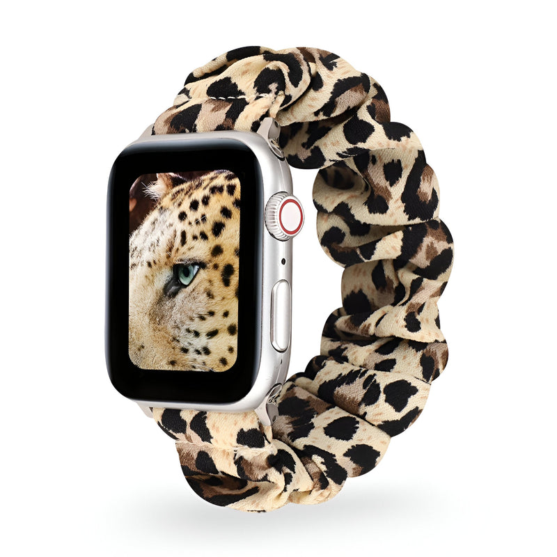 Bracelet élastique en tissu imprimé léopard beige et noir pour Apple Watch femme.