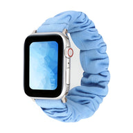 Bracelet élastique en tissu bleu clair pour Apple Watch femme, style Nyssara, ajustable.