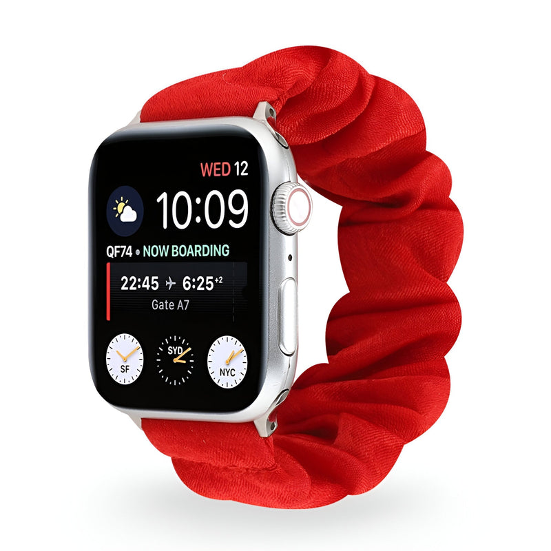 Bracelet élastique rouge vif pour Apple Watch avec texture plissée douce.