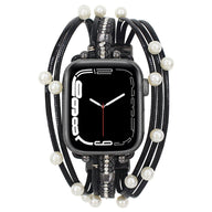 Bracelet multi-rangs noir en cuir avec perles blanches pour Apple Watch, modèle Sérine.