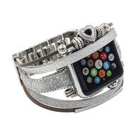 Bracelet multi-rangs argenté pour Apple Watch avec charme cœur ajouré et finition brillante.