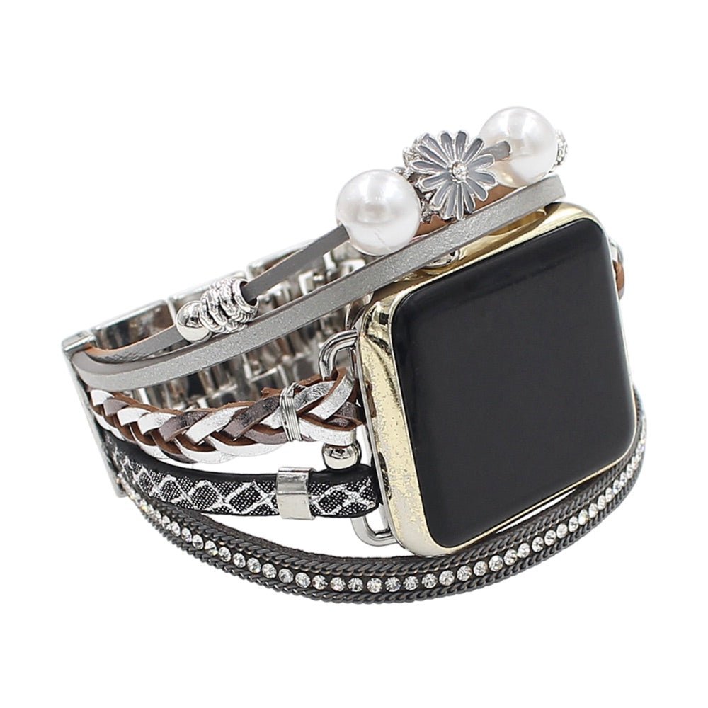 Bracelet multi-rangs argenté pour Apple Watch avec perles blanches et charme fleur métallique.