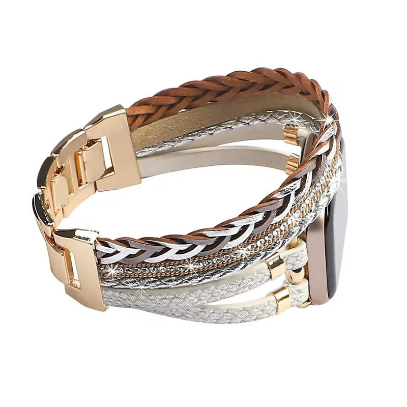 Bracelet multi-rangs tressé en cuir marron, blanc et argent avec fermoir doré pour Apple Watch.
