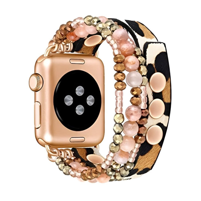 Bracelet Apple Watch multi-rangs léopard avec perles roses, dorées et beiges pour femme.