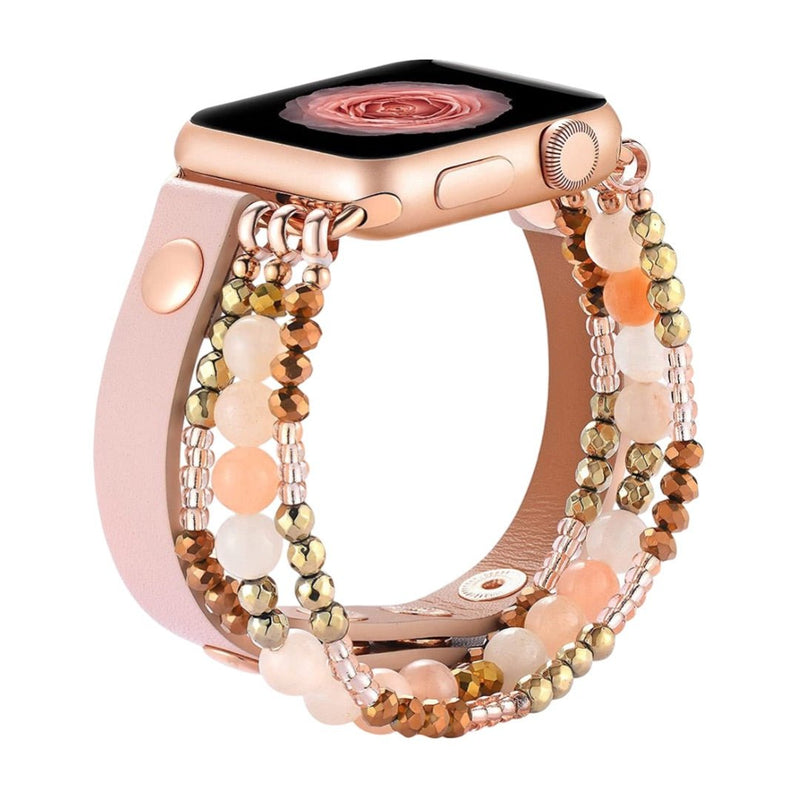 Bracelet Apple Watch multi-rangs perlé rose, mélange de perles dorées, roses et ivoire, fermoir rose doré.