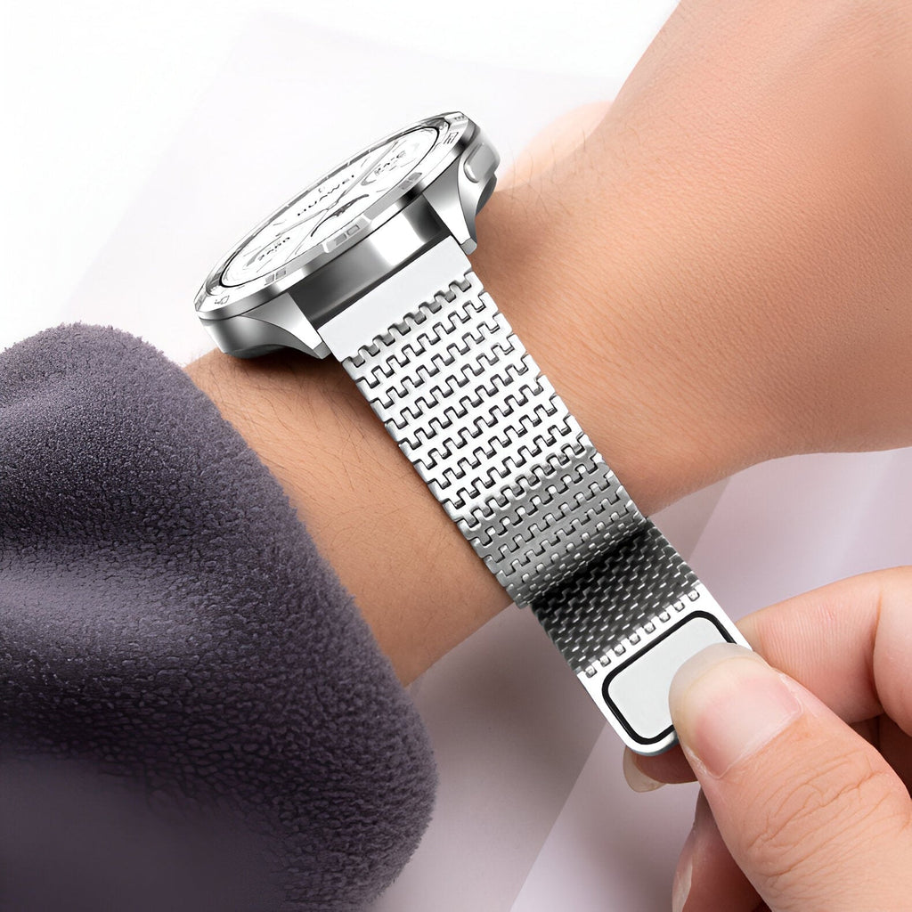 Bracelet montre connectée en acier inoxydable argenté avec maillons fins, fermé sur poignet, compatible Huawei Watch.