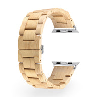 Bracelet de montre connectée en érable bois clair, maillons larges et fermoir argenté pour Apple Watch.