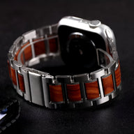 Bracelet montre connectée pour homme en bois de santal et acier argenté, style moderne et élégant.