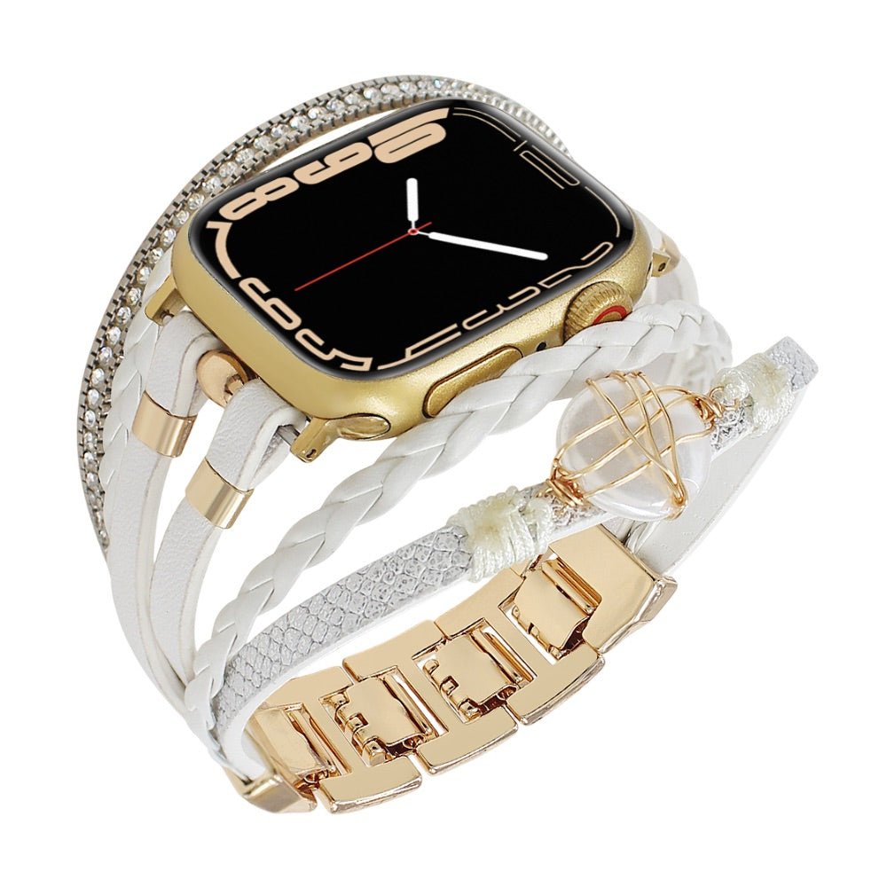 Bracelet multi-rangs doré pour Apple Watch, cuir blanc, perle d'eau douce et détails tressés.