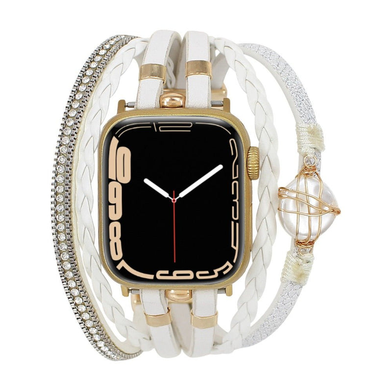 Bracelet de montre multi-rangs blanc avec perle d'eau douce et détails dorés pour Apple Watch.
