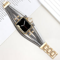 Bracelet multi-rangs pour Apple Watch gris foncé avec perles d'eau douce et maillons dorés élégants.