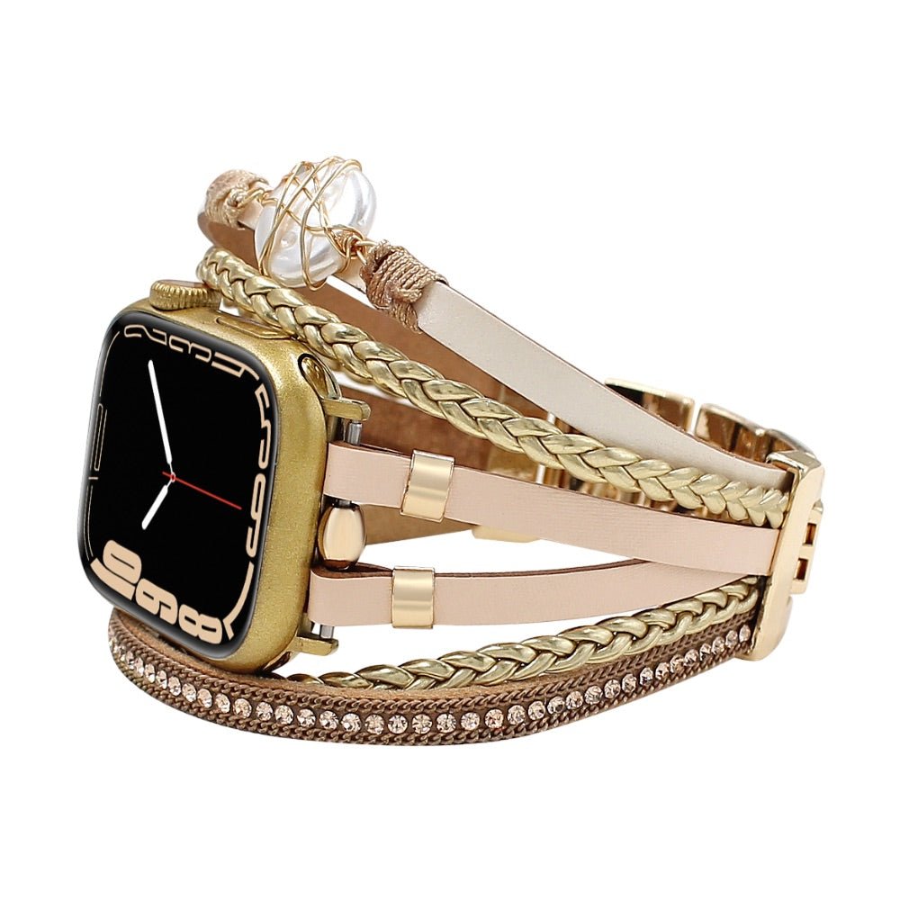 Bracelet multi-rangs doré pour Apple Watch, cuir beige, perle d'eau douce et détails tressés élégants.